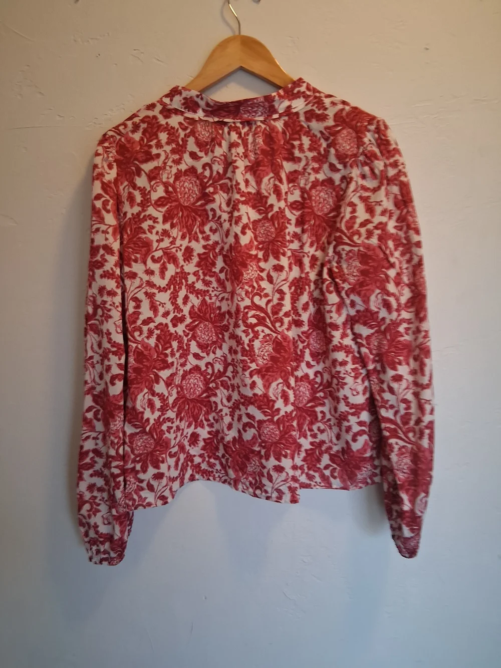 LOFT Red White Floral Blouse Size L Boho Cottagecore Lightweight Long Sleeve Top